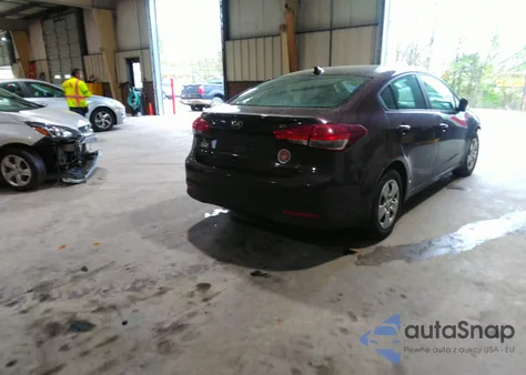 2017 Kia Forte Lx z USA, uszkodzony, nr VIN 3KPFK4A72HE157278